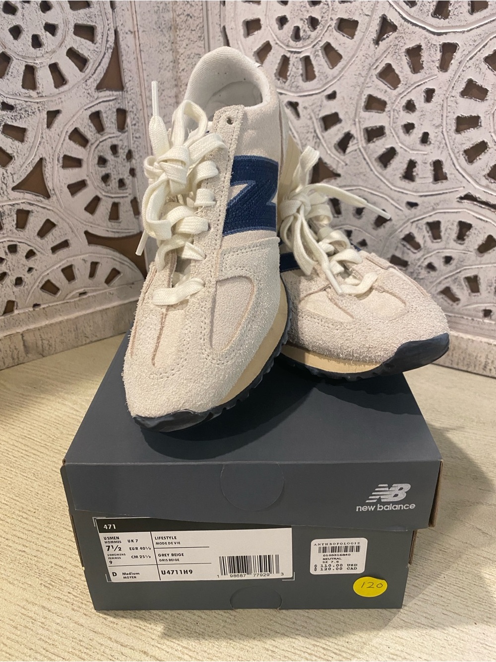 7.5 women’s 🌟like new🎉New Balance Cream & Navy Retro Runner Sneakers